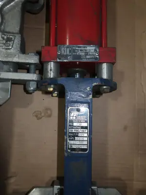 LOT OF 5 KNIFE GATE VALVES WITH PNEUMATIC ACTUATORS, RDC, FLOW CONTROL COMPONENTS