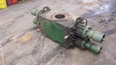 USED SHAFFER SENTINAL 7 1/16" 3M DOUBLE RAM BOP