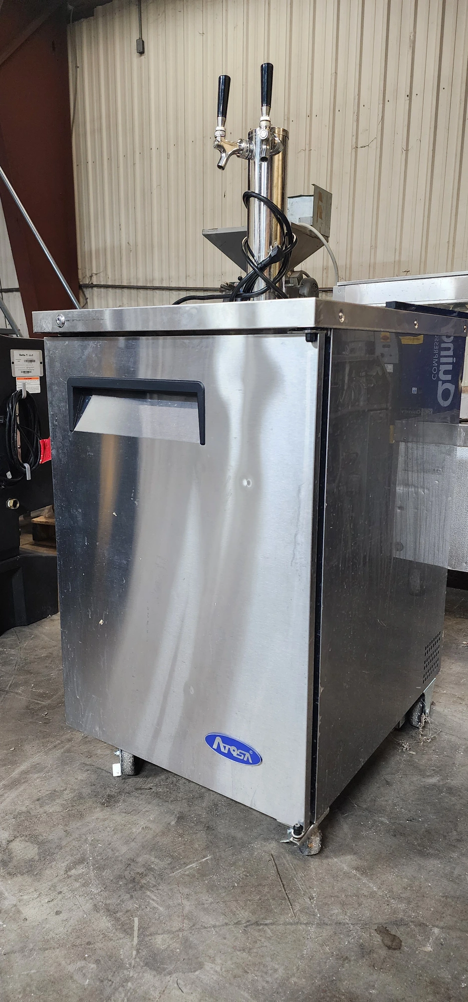 MKC23GR 23" Keg Cooler - Commercial Grade - Like New! Kegerator