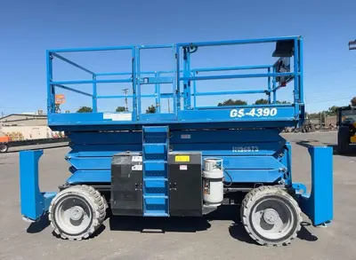 USED 2016 GENIE GS-4390