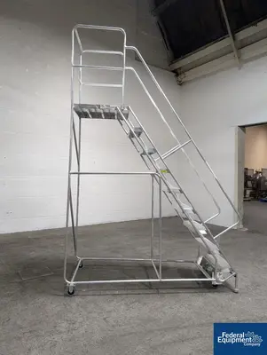 USED Tri-Arc Tri-Arc Rolling Step Ladder