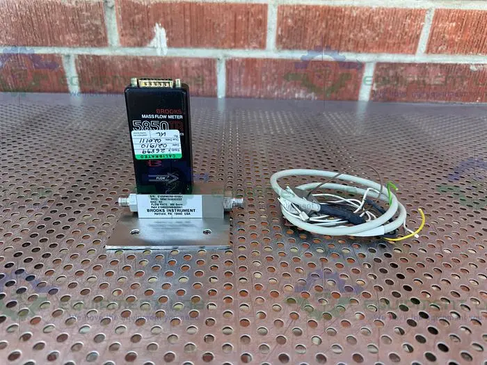Used BROOKS INSTRUMENT 5850 TR MASS FLOW METER 300 SCCM MODEL 5850TRGE0D2D2 Flowmeters California US | Equipment Lab #485827
