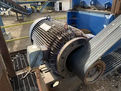 400 hp Hogger w/ Infeed & Outfeed Conveyor