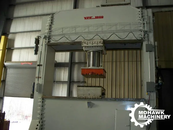 1000 TON URSVIKEN “VPF1000” HYDRAULIC PORTAL TYPE STRAIGHTENING SHIPBUILDING PRESS - SYNCHRONOUS LATERALLY SLIDING PRESS UNIT & TABLE - SWIVELING T-SLOTTED UPPER PLATEN - DOUBLE COLUMN DESIGN - (COMPLETELY REBUILT)