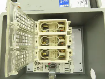 Wiegmann B100806CH Wall Mount Electrical Enclosure 10x8x6" With Disconnect