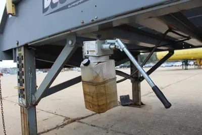 Leum Engineering LE 4180 Hydraulic Dock Ramp | Levy Recovery Group (7)