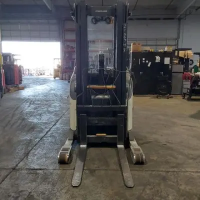 USED 2016 CROWN RR5725-45