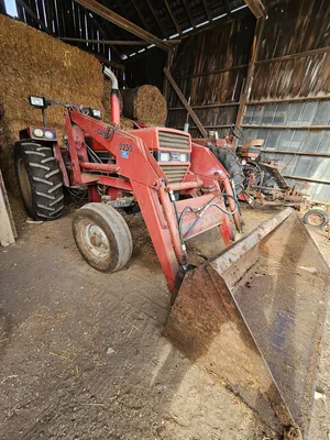 1988 Case International 585 tractor with loader | Iron Listing (1)