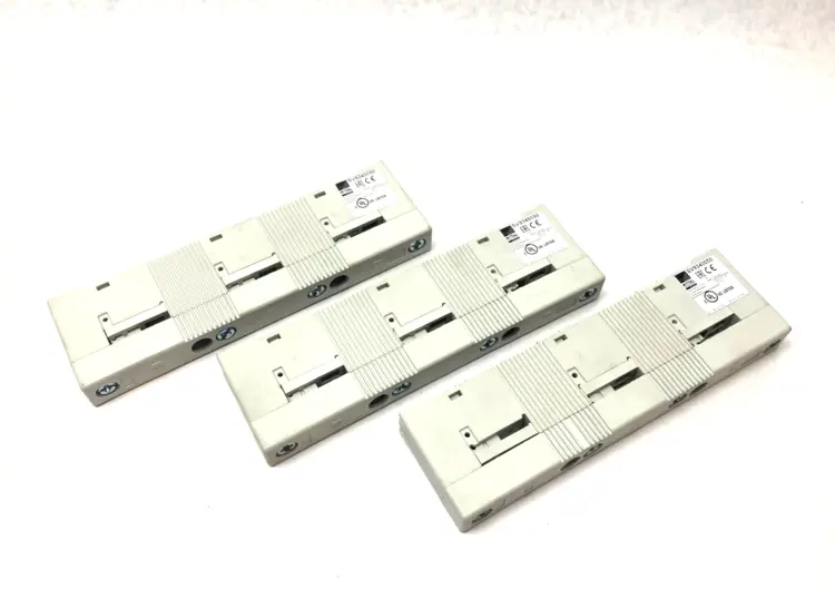 Used RITTAL BUSBAR SUPPORT BRACKET FOR BUSBAR SYSTEMS Miscellaneous MRO | Maverick Industrial Sales #1121957