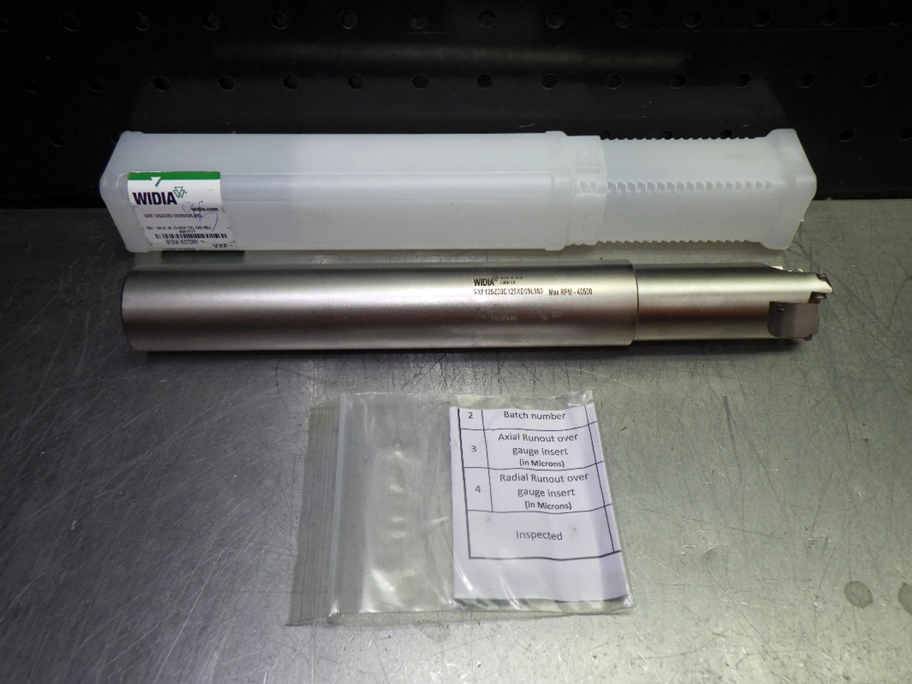 Widia 1.25" 3 Flute Coolant Thru Endmill VXF125Z03C125XD09L980 (LOC1617)