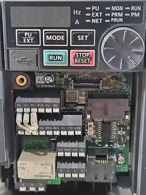Mitsubishi FR-E820-0080-5-60 Inverter. Loc1B-21