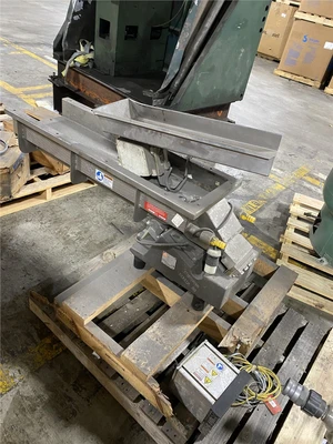 Used 41" x 11" Eriez Vibratory Feeder, Model HD-66
115 Volt/2.6 Amp
Serial Number 255718