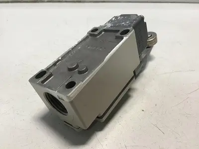 USED OMRON D4B-2115N-R