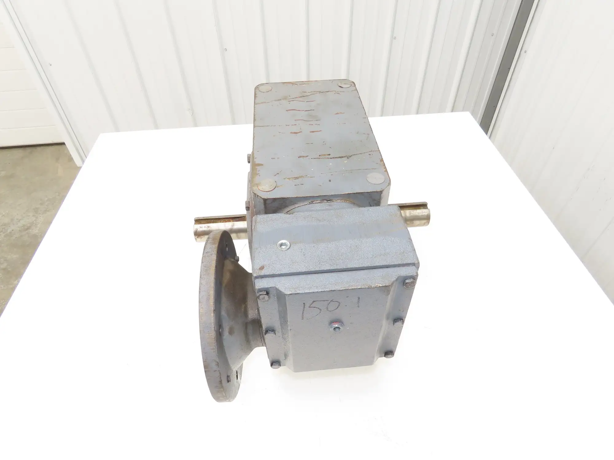 Boston Gear Worm Gearbox 150:1 Ratio Double Reducer 12rpm 182T Dual Shaft Output
