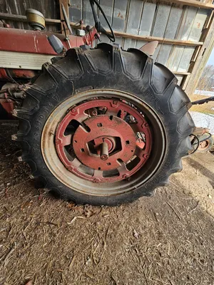 FARMALL 560 Tractor | Iron Listing (9)