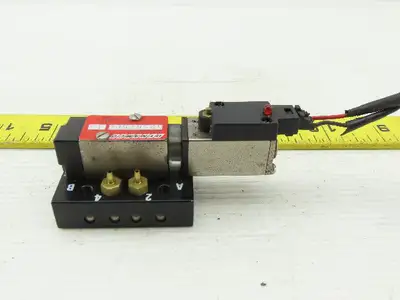 Dynamco D2552KL0 Solenoid Valve 115V 5 Port