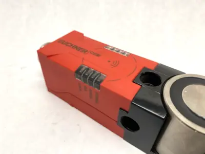 USED EUCHNER EUCHNER CEM-I2-AR-M-C40-SH-113739 SAFETY SWITCH