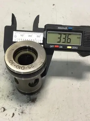 USED VICKERS 25-D10-30