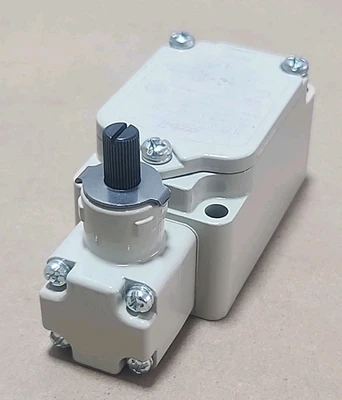 NEW AZBIL 1LS3-J