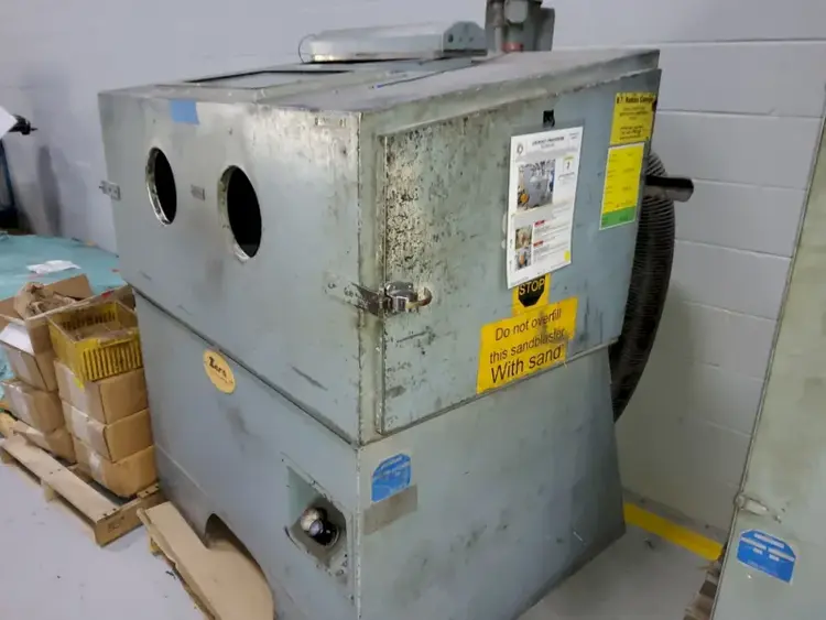 Used NOT SPECIFIED _UNKNOWN_ Blast Room (Manual Booth) Ohio US | Yoder Brothers machinery #1230314