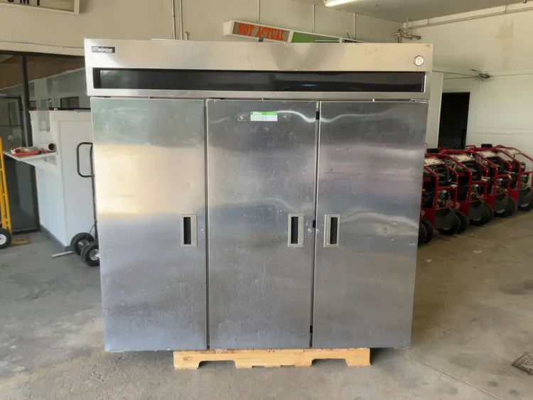 Used DELFIELD UPRIGHT FREEZER Freezers Michigan US | Miedema Asset Management Group #1210729
