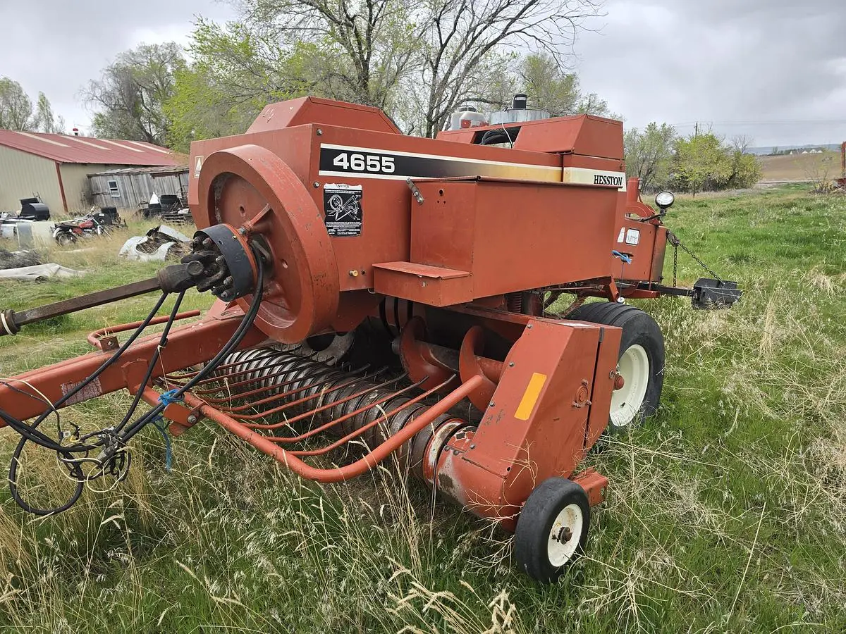 USED 1999 HESSTON 4655