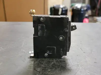 NEW SQUARE D QOB120