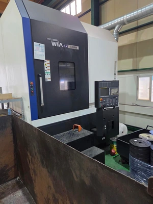 2018 HYUNDAI WIA LV 1100RM Boring Mills Vertical CNC | USED CNC (1)