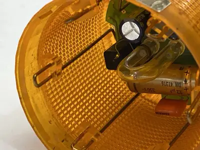 Used Siemens SIRIUS Single-Flash Light Element, Yellow/Amber 24VDC Light Source Equipment Michigan US | Maverick Industrial Sales #1402037