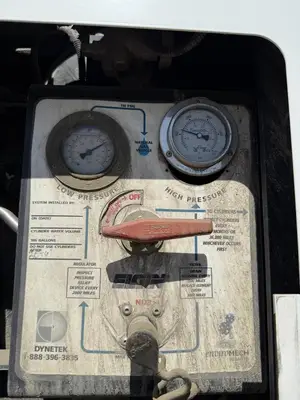 USED 2005 FREIGHTLINER FL70