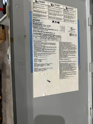 EATON DG323NGB 100AMP FUSIBLE DISCONNECT W/FU