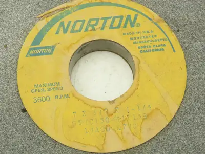 Norton 19A80-K7VG Surface Grinding Wheel 7" x 1/2" X 1-1/4" 80 Grit  Lot of 3
