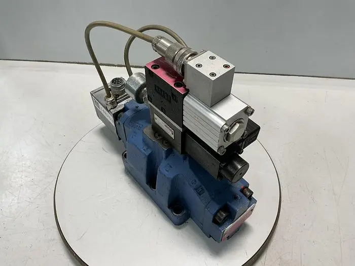 Used MOOG D633-7205 Valves/Fittings Michigan US | Ideal Machinery #693287