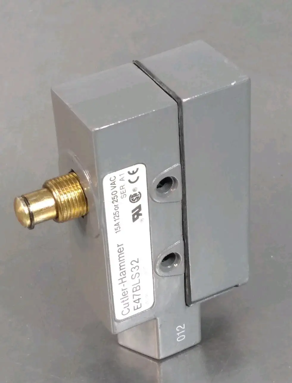 Cutler-Hammer E47BLS32 Limit Switch Roller Loc4E15