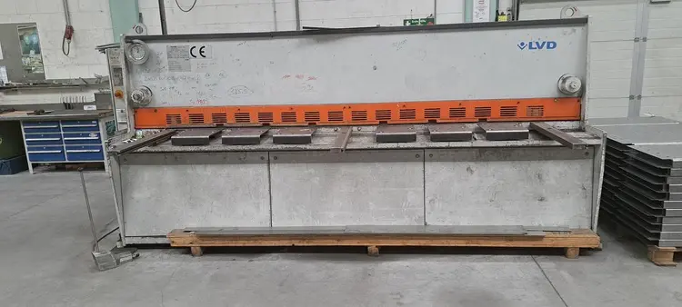 Used 2002 LVD HST-C 31/6 Power Squaring Shears (Inch) DE | UCY Industrial GmbH #385659