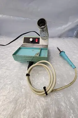 WELLER ELECTRONIC CONTROL SOLDERING STATION EC 1000
