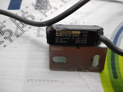 USED OMRON E3V3-D62
