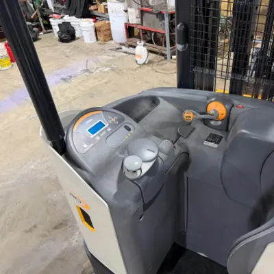 Used 2018 CROWN RD5725-32 Reach Trucks Pennsylvania US | National Lift Equipment #1382121