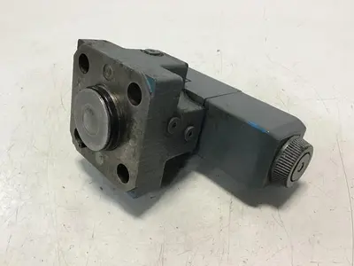 USED VICKERS DG4V-3-2A-M-U-HL7-60