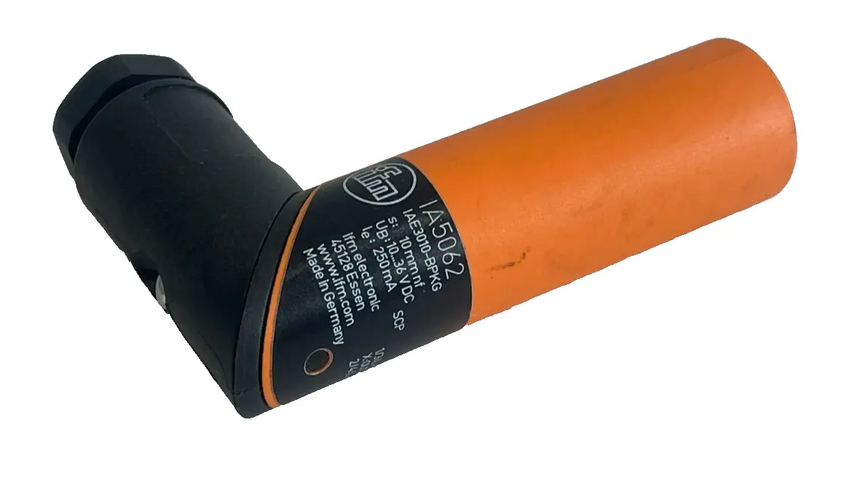 NEW IFM EFECTOR IAE3010-BPKG-IA5062 INDUCTIVE SENSOR IAE3010-BPKG IA5062