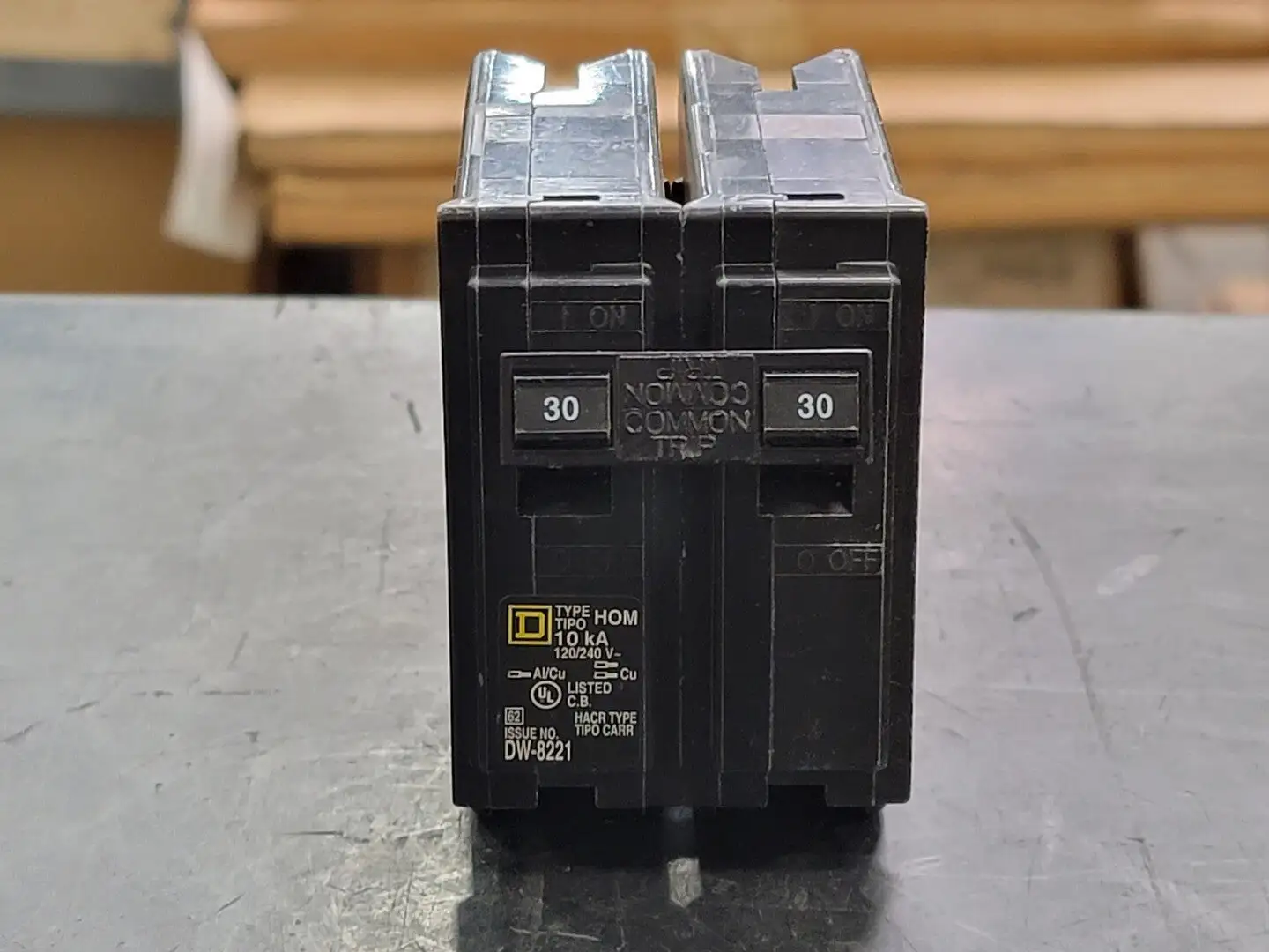 USED SQUARE D HOM230