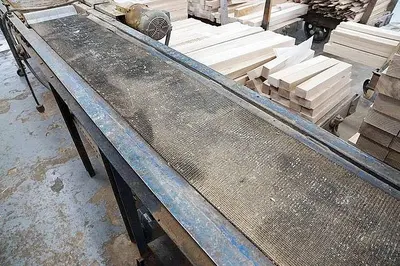 USED L&L CONVEYORIZED GLUE-SPREADER
