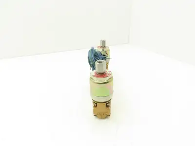 Versa VXX-4324-H-XX-38C-10 Pneumatic Solenoid Valve 4-Way 3-Pos 1/4"npt 120VAC