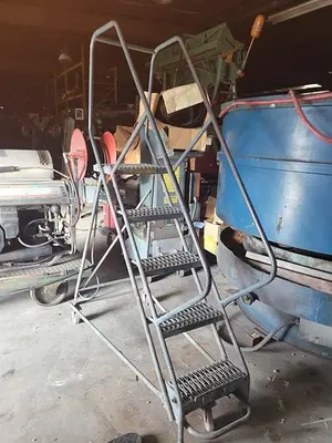 5 Step Metal Rolling Ladder 800 lbs Capacity