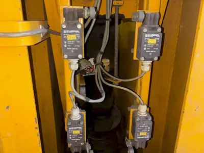 (4) 20 TON (160,000 LBS TOTAL) RAILWAY / NEUERO HEAVY DUTY MOBILE VERTICAL LIFT JACKS: YOBRO #23870