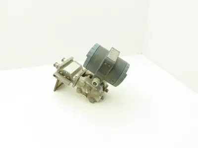 Foxboro 823DP-I3S1NM2 Pressure Transmitter 12.5-65VDC 3000psi Manifold M20TES-AM