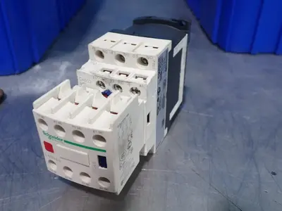 USED SCHNEIDER ELECTRIC CAD36REQ3828G10