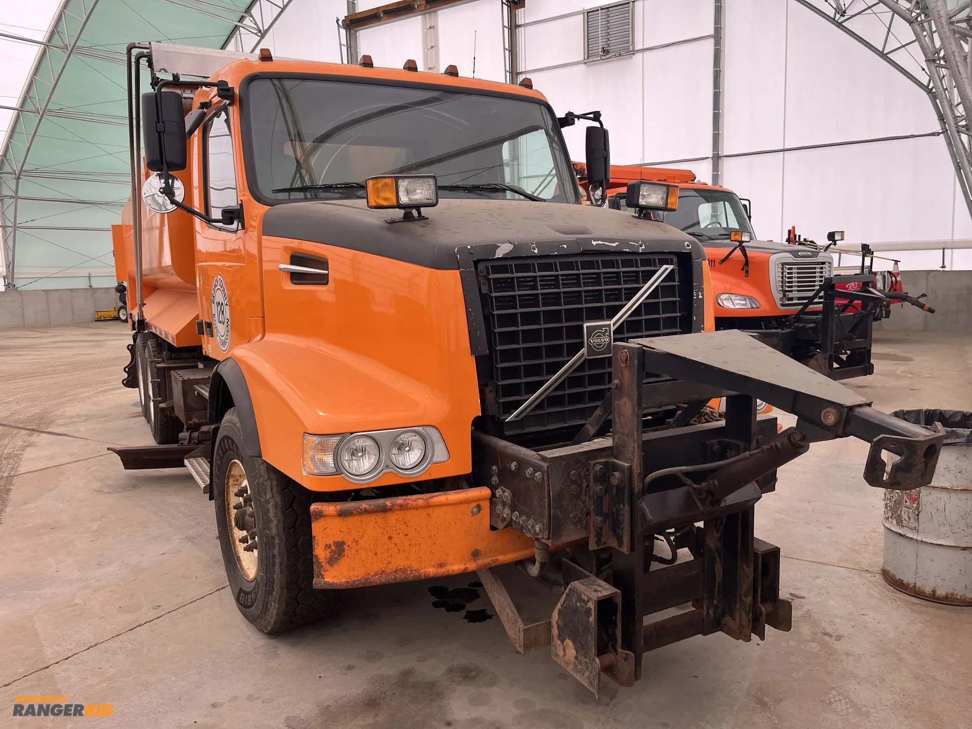 Used 2003 VOLVO VHD 6X4 Dump trucks Michigan US | Miedema Asset Management Group #1414286