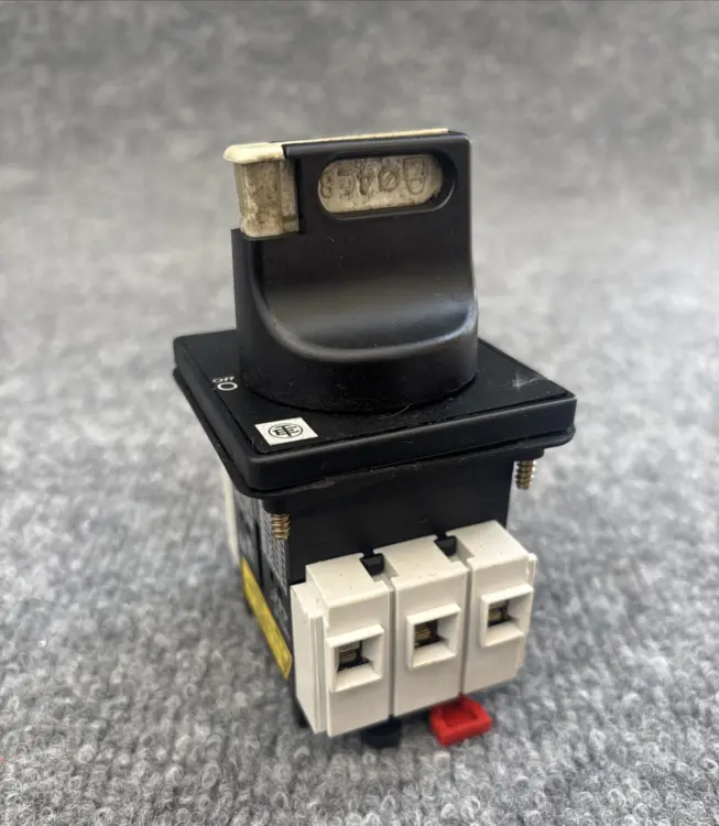 Used EATON MOLELLER IEC/EN 60947-3 VDE 0660 Disconnects California US | Davliegogo LLC #1707649