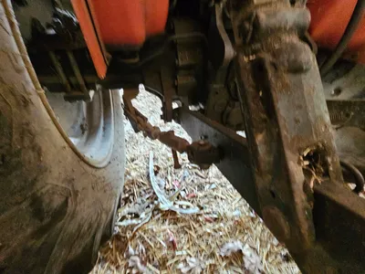 1988 Case International 585 tractor with loader | Iron Listing (56)